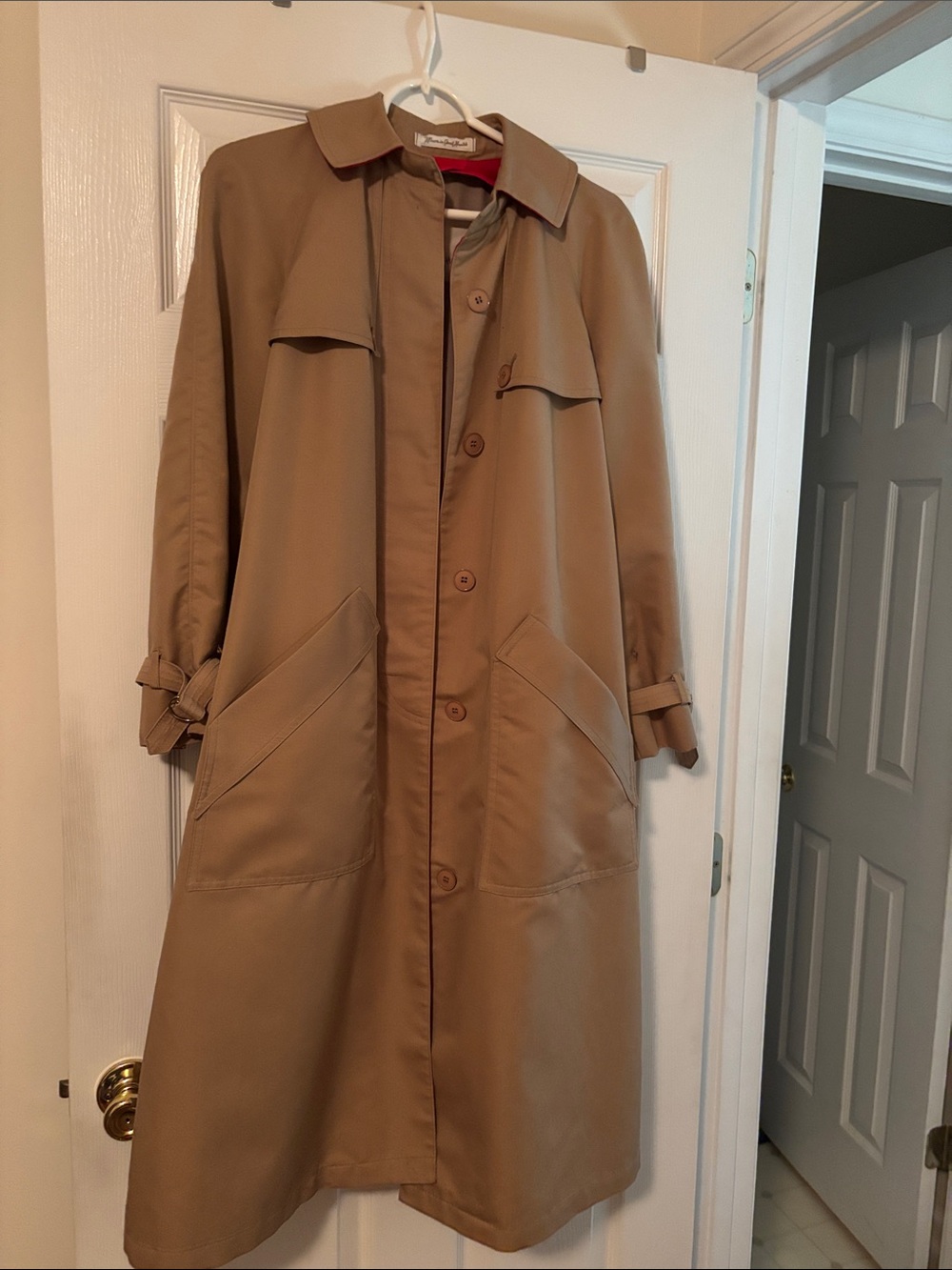 1970’s original Classic Women's Tan Trench Coat - Timeless Coverage size 6
